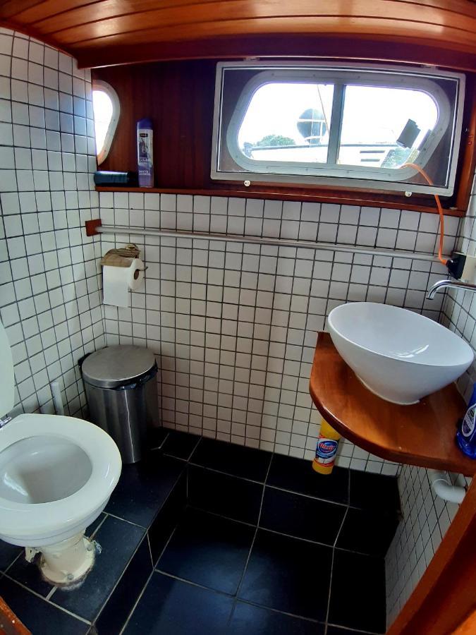 Motor Yacht Amstelle Hotel Amsterdam Bagian luar foto